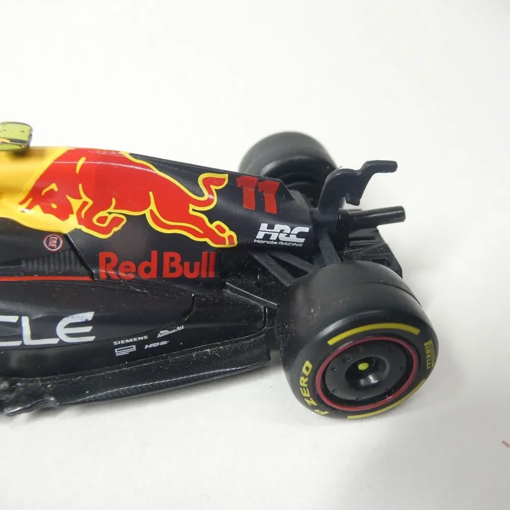 Oracle Red Bull Racing RB18 2022 Formula One Diecast Model 1:43 Bburago